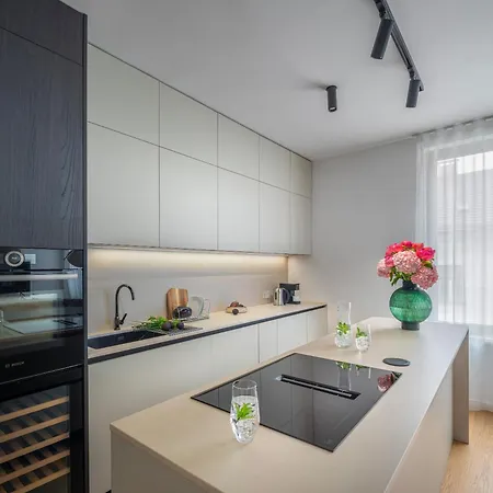 Apartment Dalmatinka Marble Residence, Serviced By City *