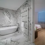 Apartment Dalmatinka Marble Residence, Serviced By City *